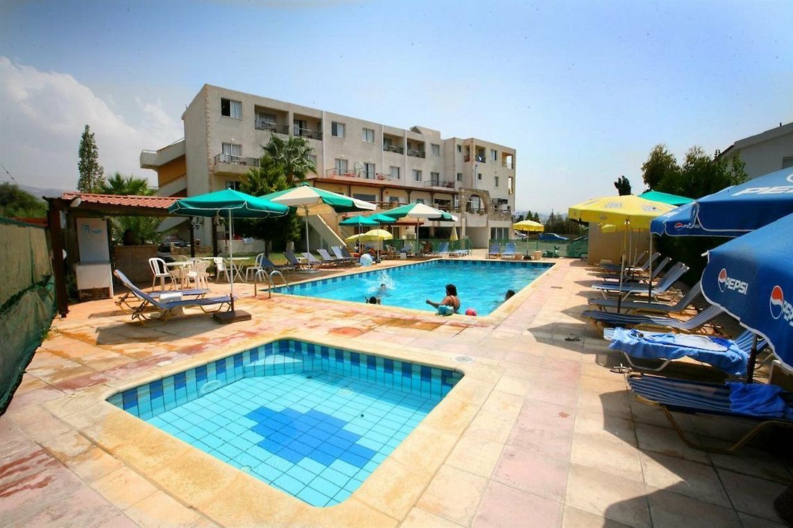 Coral apartments. Апарт отель Кипр. Петсас кар Кипр. Petsas Apartments. Niros Beach Front Apart Hotel 3*.